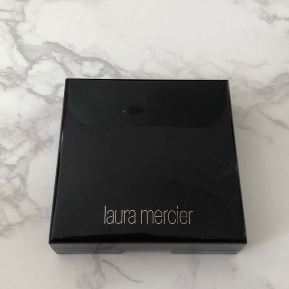 Laura Mercier CandleGlow perfecting powder